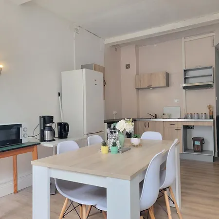 Separate Bright Double - Center & Castle - Shared Kitchen & Private Bathroom Lägenhet